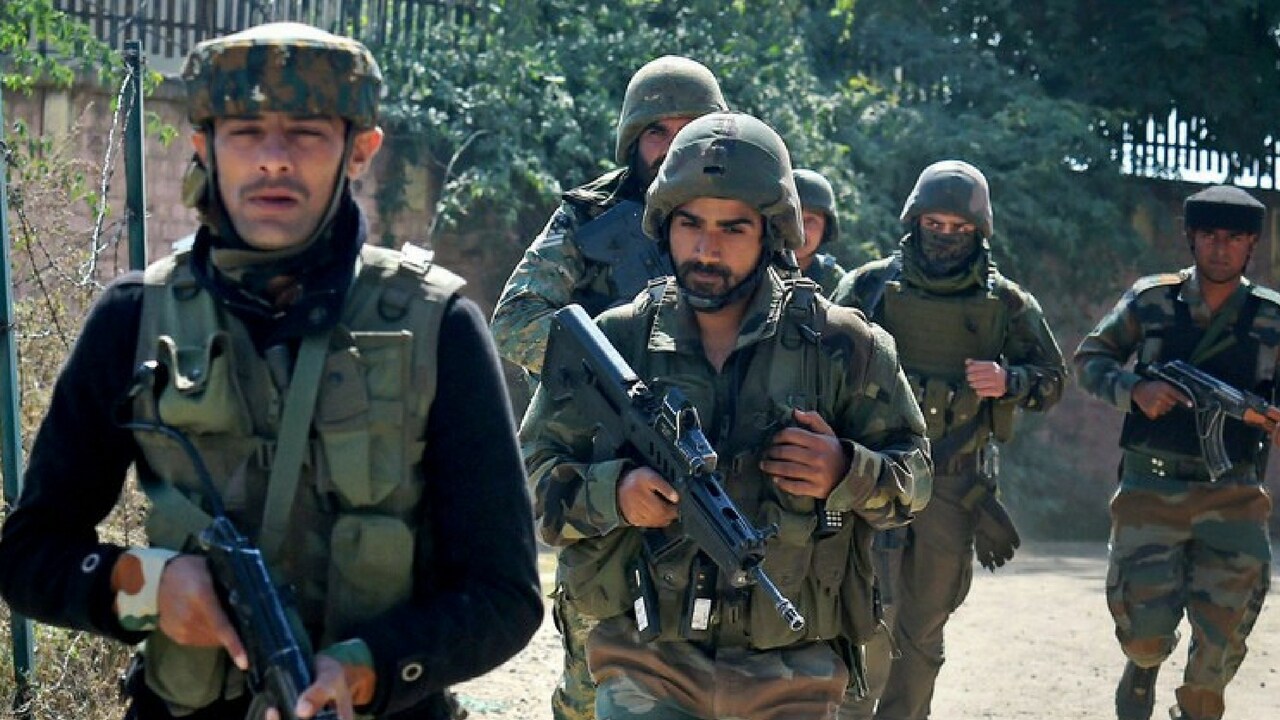 Unknown militants snatch rifle from policeman in Jammu and Kashmir's ...