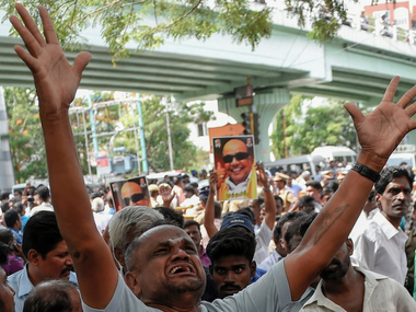 Challenge is to keep Karunanidhi's vital organs functioning, say doctors at Kauvery Hospital: Kanimozhi visits DMK chief Challenge is to keep Karunanidhi's vital organs functioning, say doctors at Kauvery Hospital: Kanimozhi visits DMK chief