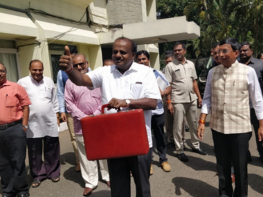 Karnataka Budget: Kumaraswamy announces Rs 34,000-cr farm loan waiver; non-defaulting farmers to get Rs 25,000 each Karnataka Budget: Kumaraswamy announces Rs 34,000-cr farm loan waiver; non-defaulting farmers to get Rs 25,000 each