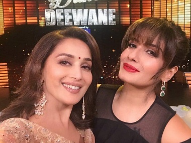 Watch: Raveena Tandon appears as guest judge on Madhuri Dixit's reality show Dance Deewane Watch: Raveena Tandon appears as guest judge on Madhuri Dixit's reality show Dance Deewane