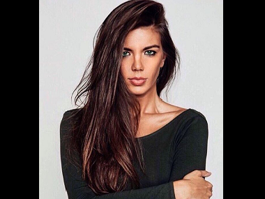 Model Mara Martin breastfeeds her baby while walking the runway Model Mara Martin breastfeeds her baby while walking the runway