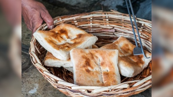 In old Hyderabad, a fourth-generation establishment whips up the well-loved Munshi Naan