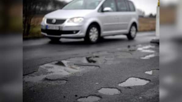 Mumbai potholes: MNS members protest against lack of maintenance, dig up pavement outside Mantralaya; eight arrested