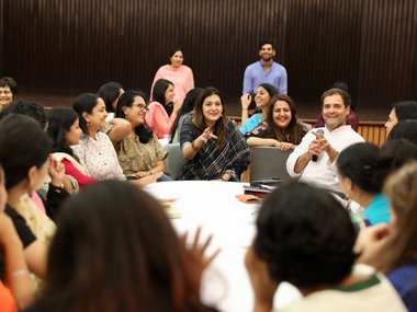 Rahul Gandhi meets women journalists: Scribes identifying themselves on the basis of gender turn back the clock Rahul Gandhi meets women journalists: Scribes identifying themselves on the basis of gender turn back the clock