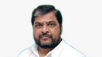 Maharashtra dairy farmers' protests: Swabhimani Paksha MP Raju Shetti meets water resources minister, threatens state-wide strike