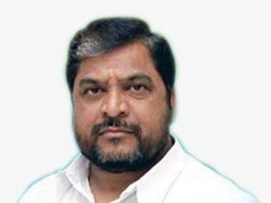 Maharashtra MP Raju Shetti warns of stopping milk supply to Mumbai if govt doesn't provide subsidy to dairy farmers Maharashtra MP Raju Shetti warns of stopping milk supply to Mumbai if govt doesn't provide subsidy to dairy farmers
