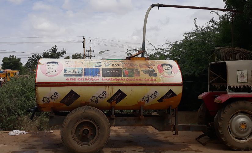 The municipality supplies water through tankers that fetch it from borewells in various areas, including near open drains that carry the filth and sewage of the city. Image courtesy: 101Reporters/Y Maheshwara Reddy