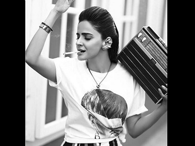 Saba Qamar's smoking pictures leaked on social media, conservatives ask 'Are you even a Muslim?' Saba Qamar's smoking pictures leaked on social media, conservatives ask 'Are you even a Muslim?'