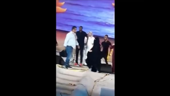 Saudi Arabian woman arrested for hugging singer Majid al-Mohandis during his concert in Taif