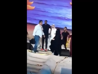 Saudi Arabian woman arrested for hugging singer Majid al-Mohandis during his concert in Taif Saudi Arabian woman arrested for hugging singer Majid al-Mohandis during his concert in Taif