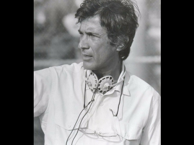 Stan Dragoti, director of Love at First Bite, The Man With One Red Shoe passes away aged 85 Stan Dragoti, director of Love at First Bite, The Man With One Red Shoe passes away aged 85