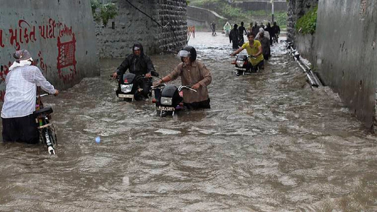 Five Die In Gujarat As Heavy Rains Lash Surat Navsari Valsad 19 Dead Since June In Rain 