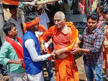 Attack on Swami Agnivesh: A personal note on the man who escaped a violent mob in Jharkhand's Pakur Attack on Swami Agnivesh: A personal note on the man who escaped a violent mob in Jharkhand's Pakur