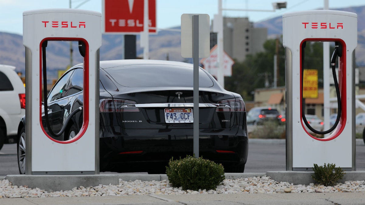 Tesla posts a massive $408 million loss in latest quarter, stock drops by more than 10 percent