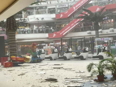 Part of ceiling collapses at Raghuleela mall in Navi Mumbai's Vashi; no injuries reported Part of ceiling collapses at Raghuleela mall in Navi Mumbai's Vashi; no injuries reported