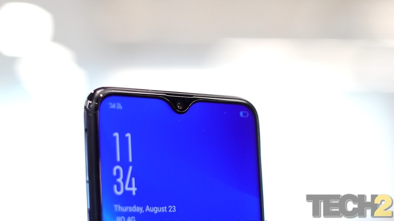 The water drop-notch on the Oppo F9 Pro gives it an impressive 90.8 percent screen-to-body ratio.