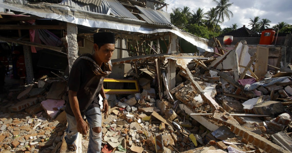 Lombok Earthquake Aftershocks Hit Indonesia As Toll Goes Over 300 Complicate Rescue Efforts 3372