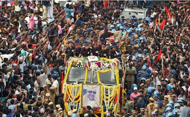 Karunanidhi laid to rest with full State honours at Marina Beach as DMK supporters bid teary farewell