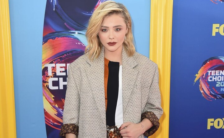 Chloë Grace Moretz, Chris Pratt, Anna Kendrick, Riverdale cast attend 2018 Teen Choice Awards