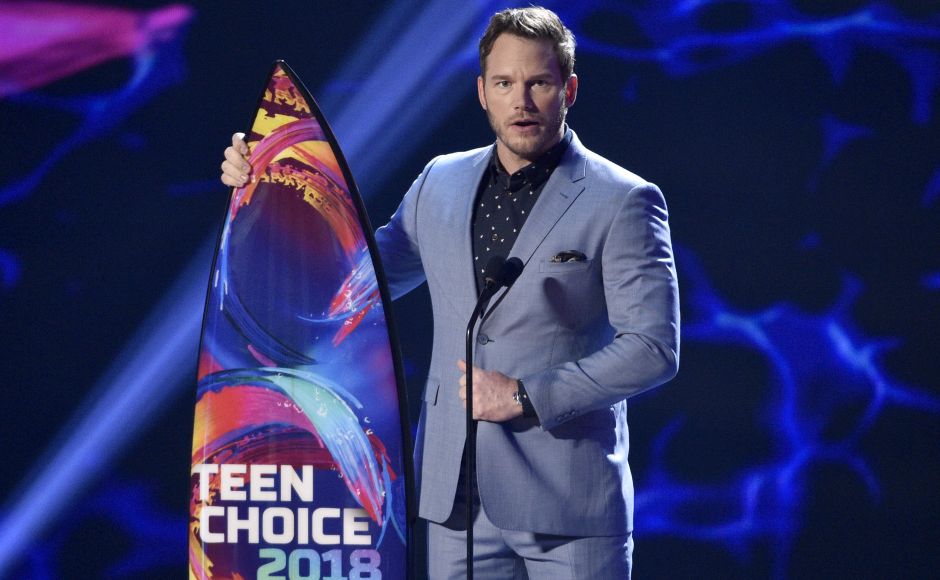 Chris Pratt accepts the award for Choice Summer Movie actor for <em>Jurassic World: Fallen Kingdom