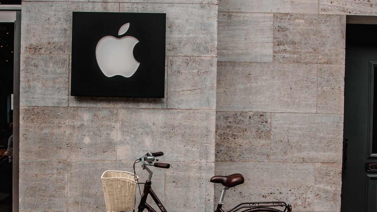 Apple to tweak the way it will report on US national security requests for user data Apple to tweak the way it will report on US national security requests for user data