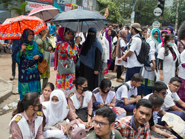 Bangladesh student protests: Mobile internet shut down across country as police try to quell demonstrations Bangladesh student protests: Mobile internet shut down across country as police try to quell demonstrations