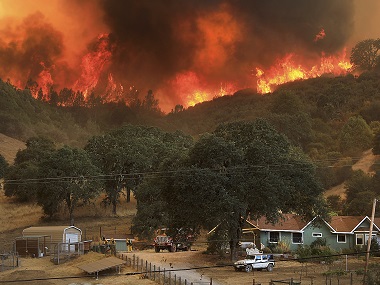California wildfire: Governor Jerry Brown calls on Donald Trump to send aid as blaze continues to grow California wildfire: Governor Jerry Brown calls on Donald Trump to send aid as blaze continues to grow
