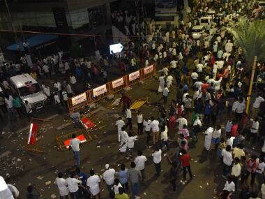 Karunanidhi death mired in petty burial politics: After midnight court drama, Madras HC adjourns hearing to 8 am today