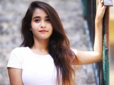 Bigg Boss Telugu 2, week 10 updates: Deepthi Sunaina gets evicted; Vijay Deverakonda joins Nani on stage Bigg Boss Telugu 2, week 10 updates: Deepthi Sunaina gets evicted; Vijay Deverakonda joins Nani on stage