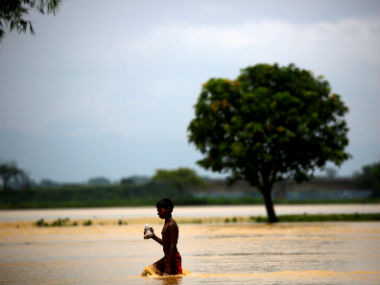 Flood in southeast Myanmar forces 150,000 people to flee homes; 28,000 still stuck in waterlogged homes Flood in southeast Myanmar forces 150,000 people to flee homes; 28,000 still stuck in waterlogged homes