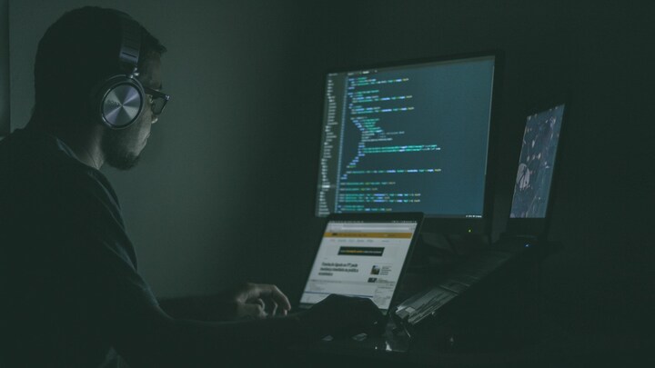 US charges traders for hacking into Securities and Exchange Commission database