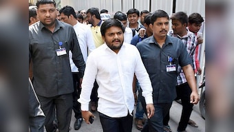 Hardik Patel begins indefinite fast to seek Patidar quota; Arvind Kejriwal, Mamata Banerjee may extend support