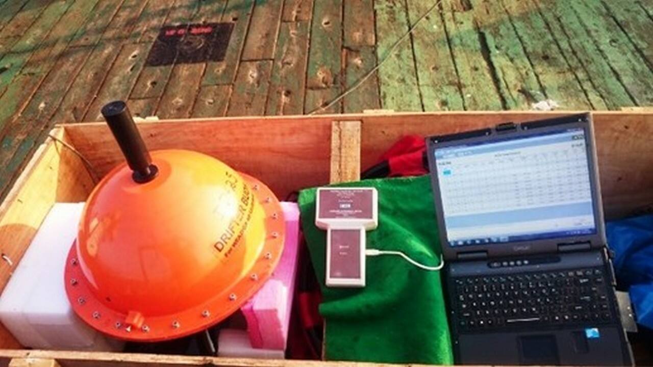Drifting buoy testing.