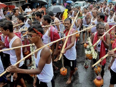 Uttar Pradesh govt goes out of its way to make Kanwariyas feel 'welcome,' but incidents of hooliganism instil fear in people Uttar Pradesh govt goes out of its way to make Kanwariyas feel 'welcome,' but incidents of hooliganism instil fear in people