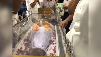 Karunanidhi's burial spot becomes flashpoint as Opposition parties backs DMK's demand for memorial at Marina