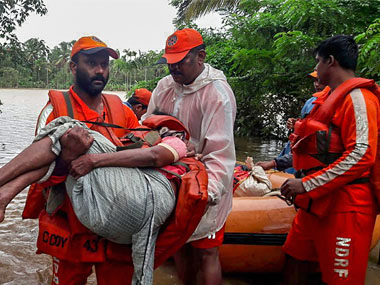 Daily Bulletin: Toll in Kerala rains rises to 37, VS Naipaul passes away, India faces stiff task to save Lord's Test; top stories of the day Daily Bulletin: Toll in Kerala rains rises to 37, VS Naipaul passes away, India faces stiff task to save Lord's Test; top stories of the day