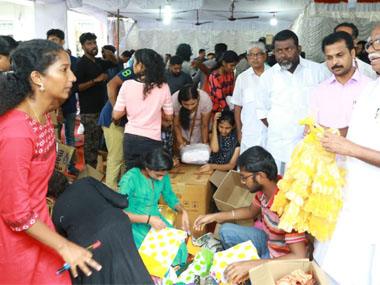 Team of Maharashtra doctors leaves for Thiruvananthapuram in two Indian Air Force aircraft to help Kerala flood victims Team of Maharashtra doctors leaves for Thiruvananthapuram in two Indian Air Force aircraft to help Kerala flood victims