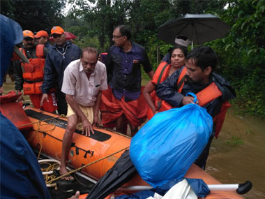 Kerala floods: Indian Navy carries over 70 tonnes worth relief materials from Mysuru, Karwar to aid flood victims Kerala floods: Indian Navy carries over 70 tonnes worth relief materials from Mysuru, Karwar to aid flood victims