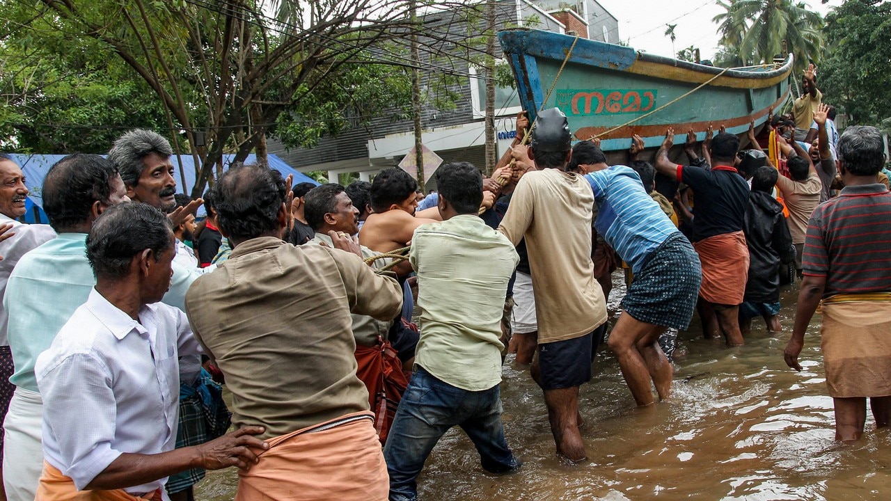 Kerala rains: Rahul Gandhi urges Congress workers to help flood