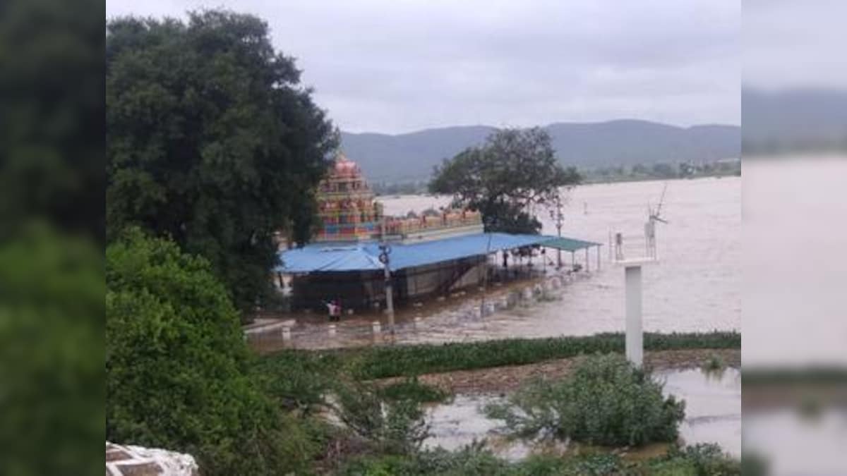 Kerala floods updates: Narendra Modi reaches Thiruvananthapuram, will take aerial survey of state tomorrow