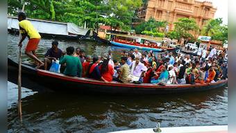 Kerala floods: Extent of crisis leaves people in Kuttanad bewildered, district administration seeks navy's help