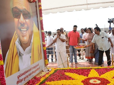 Alagiri rally: Thousands march to Karunanidhi's mausoleum in show of strength; DMK silent on re-induction Alagiri rally: Thousands march to Karunanidhi's mausoleum in show of strength; DMK silent on re-induction