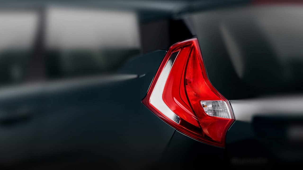 Mahindra Marazzo tail-lights.