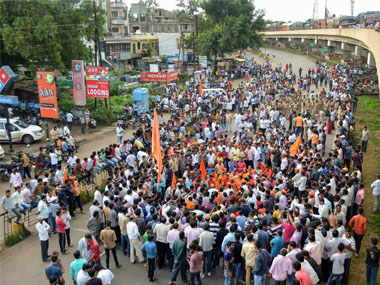 Maharashtra bandh: Pune worst hit by violence, arson during Maratha quota protests; mobs block highway, vandalise property Maharashtra bandh: Pune worst hit by violence, arson during Maratha quota protests; mobs block highway, vandalise property