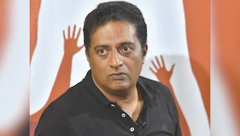 Prakash Raj on working with Mani Ratnam in Chekka Chivantha Vaanam: Acting in his film is like going to temple