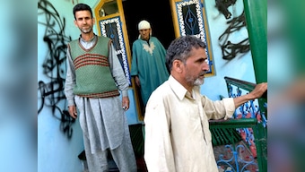 Militants go on rampage in Kashmir after policemen arrest their relatives, abduct 12 kin of cops; whereabouts of kidnapped unknown