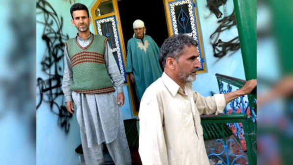 Militants go on rampage in Kashmir after policemen arrest their relatives, abduct 12 kin of cops; whereabouts of kidnapped unknown