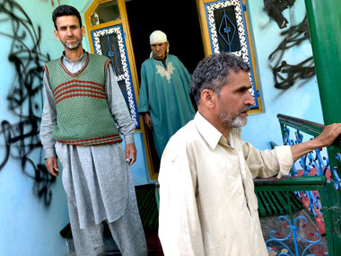 Militants go on rampage in Kashmir after policemen arrest their relatives, abduct 12 kin of cops; whereabouts of kidnapped unknown Militants go on rampage in Kashmir after policemen arrest their relatives, abduct 12 kin of cops; whereabouts of kidnapped unknown