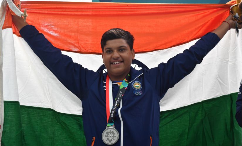 Shardul Vihan holds up India's flag as he poses with his silver medal on Thursday. AFP