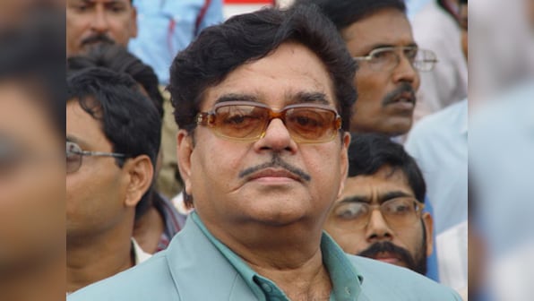Shatrughan Sinha supports Navjot Singh Sidhu on hug controversy, says Narendra Modi also hugged Nawaz Sharif during his visit
